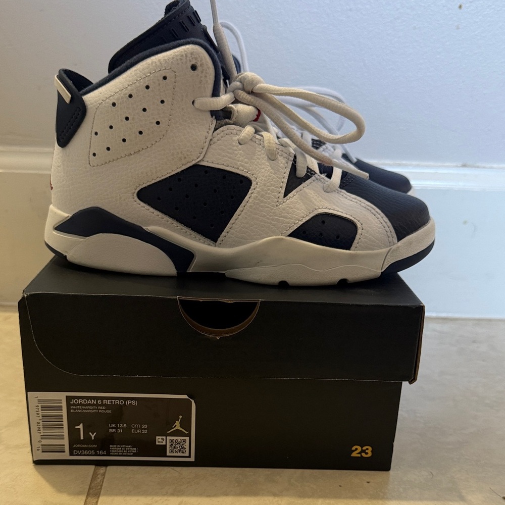 Jordan Kids' Retro 6 Sneakers - White and Navy